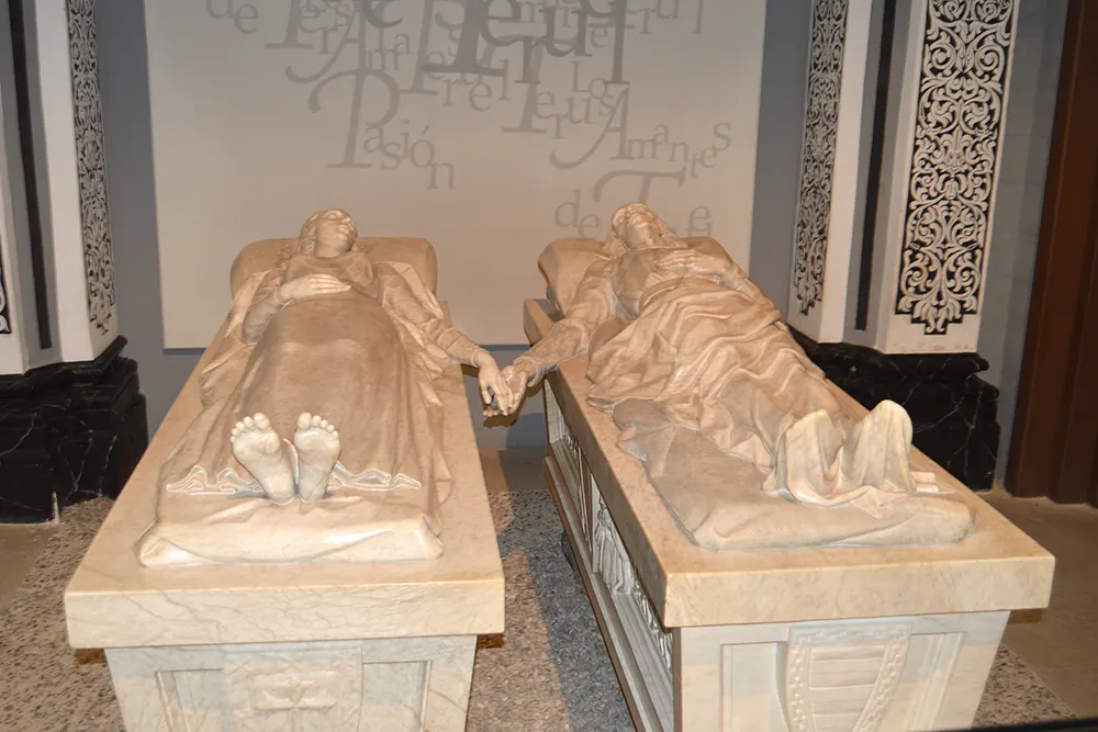 Los amantes de Teruel en el Mausoleo de los amantes de Teruel